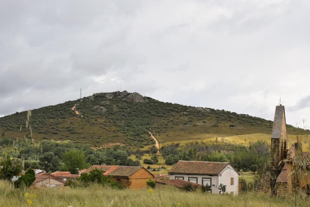 Casa Rural Tozolosolobos Отеро-де-Бодас Экстерьер фото